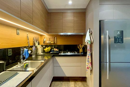 Cozinha de apartamento para alugar com 2 quartos, 151m² em Jardim das Bandeiras, São Paulo