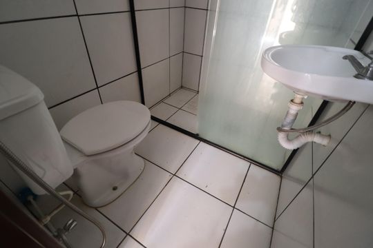 Banheiro de casa para alugar com 2 quartos, 60m² em Osvaldo Rezende, Uberlândia