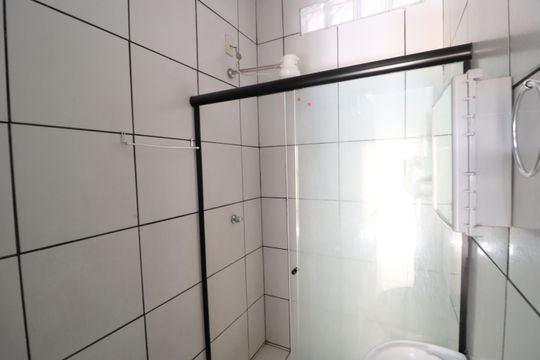 Banheiro de casa para alugar com 2 quartos, 60m² em Osvaldo Rezende, Uberlândia