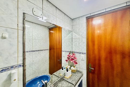 Banheiro de apartamento à venda com 2 quartos, 40m² em Vila Mara, São Paulo