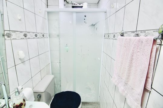 Banheiro de apartamento à venda com 2 quartos, 40m² em Vila Mara, São Paulo