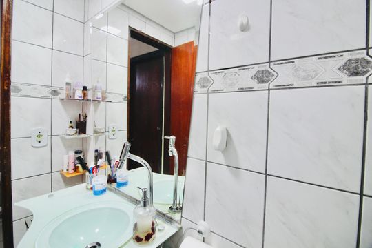 Banheiro de apartamento à venda com 2 quartos, 40m² em Vila Mara, São Paulo