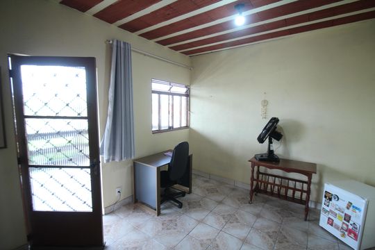 Quarto 3 de casa à venda com 4 quartos, 239m² em Jardim das Oliveiras, Contagem