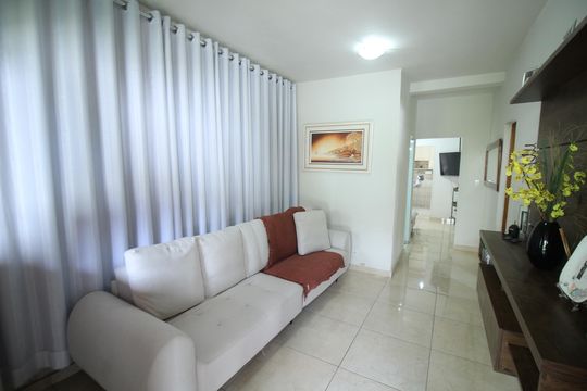 Sala de casa à venda com 4 quartos, 239m² em Jardim das Oliveiras, Contagem