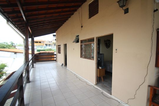 Varanda de casa à venda com 4 quartos, 239m² em Jardim das Oliveiras, Contagem