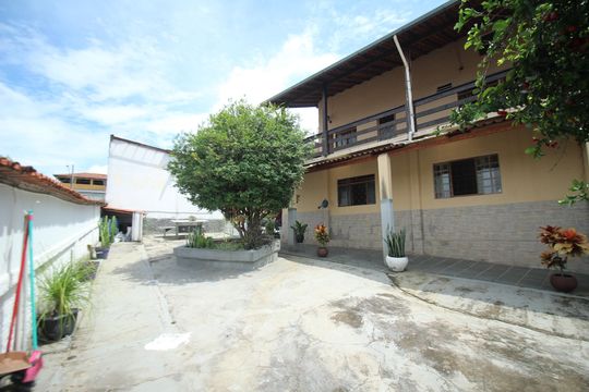 Quintal de casa à venda com 4 quartos, 239m² em Jardim das Oliveiras, Contagem