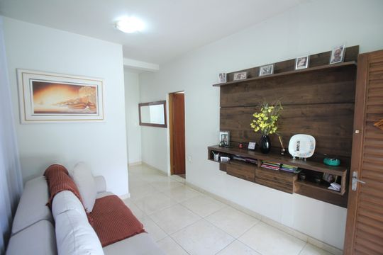 Casa à venda com 4 quartos, 239m² em Jardim das Oliveiras, Contagem
