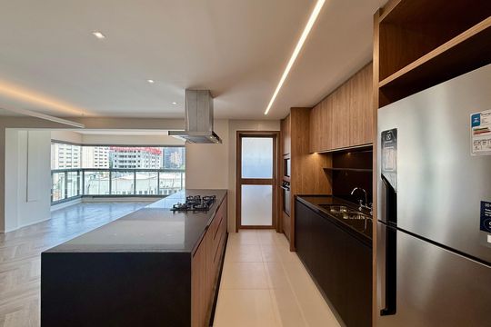 Cozinha de apartamento para alugar com 2 quartos, 107m² em Jardim das Acacias, São Paulo