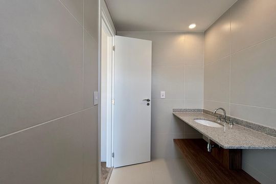 Banheiro Suíte 1 de apartamento para alugar com 2 quartos, 107m² em Jardim das Acacias, São Paulo