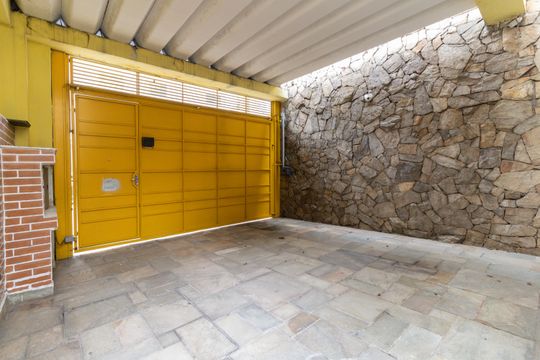 Garagem  de casa à venda com 2 quartos, 110m² em Vila das Merces, São Paulo
