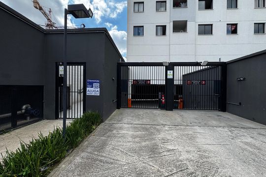 Fachada com placa grande de apartamento para alugar com 1 quarto, 26m² em Metalúrgicos, Osasco
