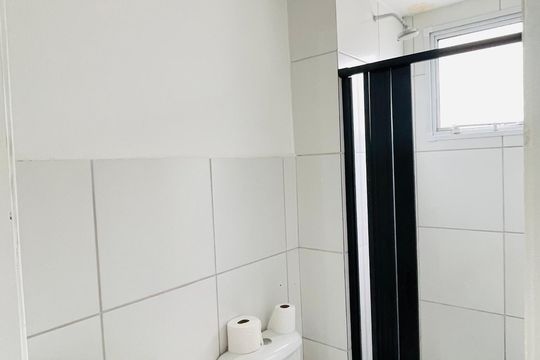 Banheiro de apartamento para alugar com 2 quartos, 50m² em Roselândia, Cotia