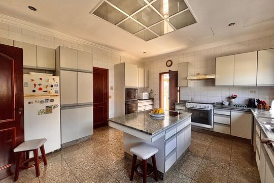 Cozinha de casa de condomínio à venda com 5 quartos, 597m² em Morada dos Pássaros, Barueri