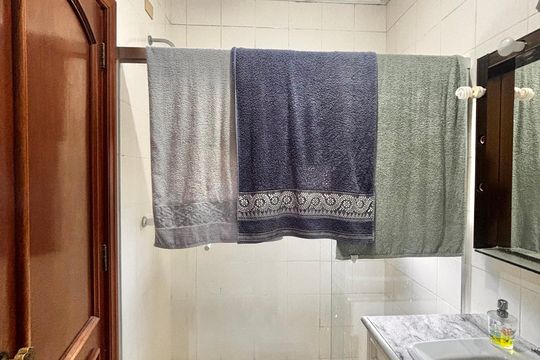 Banheiro suíte 2 de casa de condomínio à venda com 5 quartos, 597m² em Morada dos Pássaros, Barueri