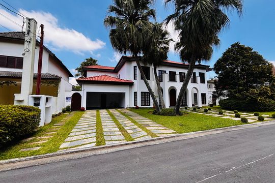 Fachada com placa de casa de condomínio à venda com 5 quartos, 597m² em Morada dos Pássaros, Barueri