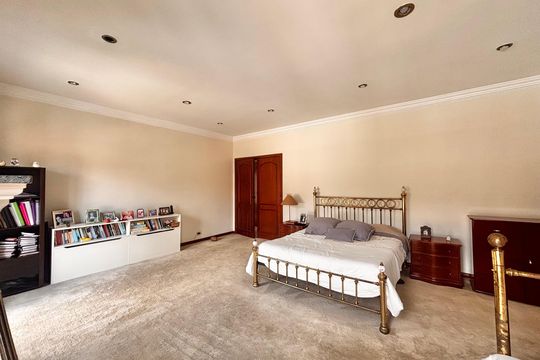 Suíte 1 de casa de condomínio à venda com 5 quartos, 597m² em Morada dos Pássaros, Barueri