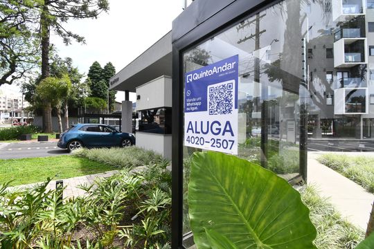 Fachada de apartamento para alugar com 2 quartos, 48m² em Hauer, Curitiba