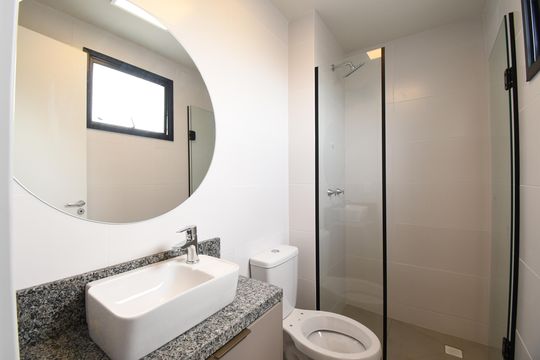 Banheiro da Suíte de apartamento para alugar com 2 quartos, 48m² em Hauer, Curitiba