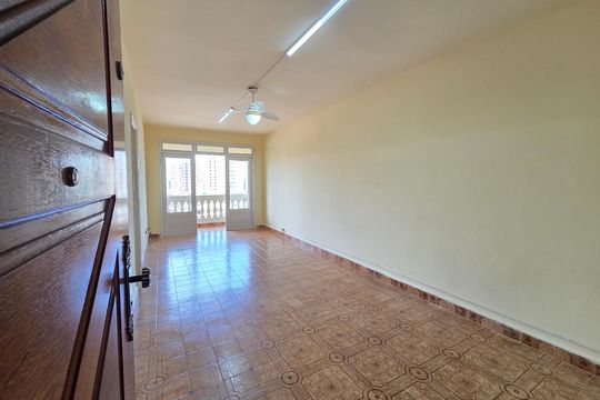 Sala de apartamento para alugar com 1 quarto, 64m² em Vila Tupi, Praia Grande
