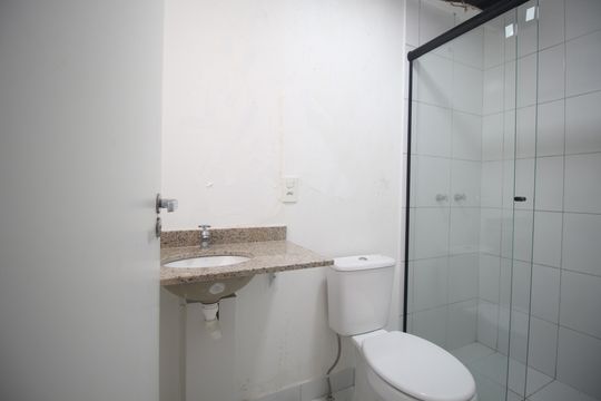 Banheiro da Suíte 1 de apartamento à venda com 3 quartos, 65m² em Humaitá, Porto Alegre