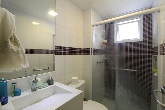 Banheiro da suíte de apartamento à venda com 3 quartos, 212m² em Jacarepaguá, Rio de Janeiro