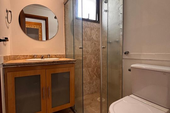 Banheiro suíte 3 de apartamento à venda com 3 quartos, 148m² em Alphaville Industrial, Barueri