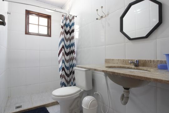 Banheiro da Suíte 3 de casa para alugar com 3 quartos, 120m² em Foguete, Cabo Frio