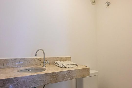 Lavabo de apartamento à venda com 2 quartos, 103m² em Vila Suzana, São Paulo