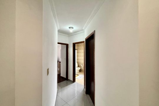 Corredor de casa para alugar com 3 quartos, 140m² em Vila Nhocuné, São Paulo