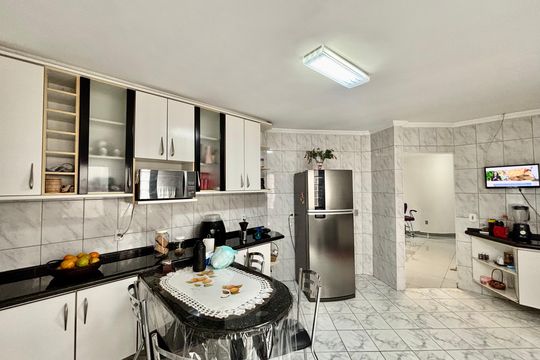 Cozinha de casa para alugar com 3 quartos, 140m² em Vila Nhocuné, São Paulo