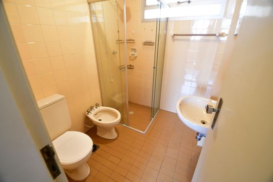 Banheiro de apartamento para alugar com 1 quarto, 43m² em Centro, Campinas