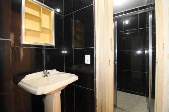 Banheiro de apartamento para alugar com 2 quartos, 33m² em Cidade Tiradentes, São Paulo