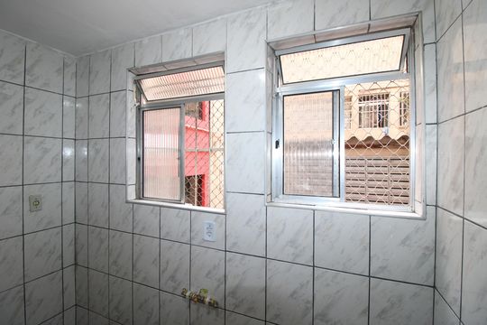 Cozinha de apartamento para alugar com 2 quartos, 33m² em Cidade Tiradentes, São Paulo