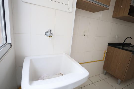 Área de serviço de apartamento para alugar com 2 quartos, 48m² em Conceicao, Osasco