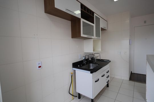 Cozinha e Área de Serviço de apartamento para alugar com 2 quartos, 48m² em Conceicao, Osasco