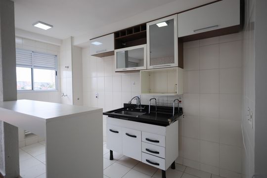 Cozinha e Área de Serviço de apartamento para alugar com 2 quartos, 48m² em Conceicao, Osasco