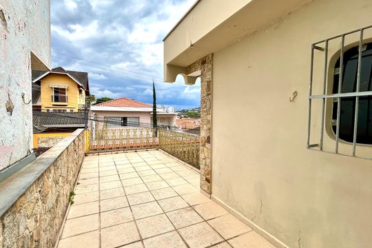 Sacada de casa para alugar com 5 quartos, 270m² em Vila Galvão, Guarulhos
