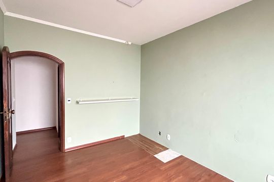 Quarto 3 de casa para alugar com 5 quartos, 270m² em Vila Galvão, Guarulhos