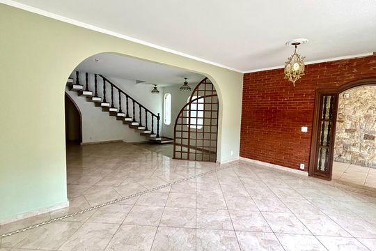 Casa para alugar com 5 quartos, 270m² em Vila Galvão, Guarulhos