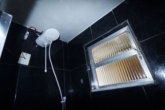 Banheiro de casa para alugar com 1 quarto, 35m² em Vigário Geral, Rio de Janeiro