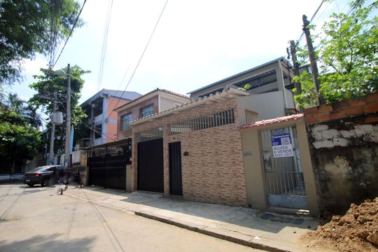 Fachada da casa de casa para alugar com 1 quarto, 35m² em Vigário Geral, Rio de Janeiro