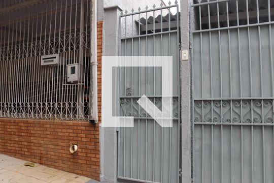 Fachada de kitnet/studio para alugar com 1 quarto, 40m² em Vila Redencao, Goiânia