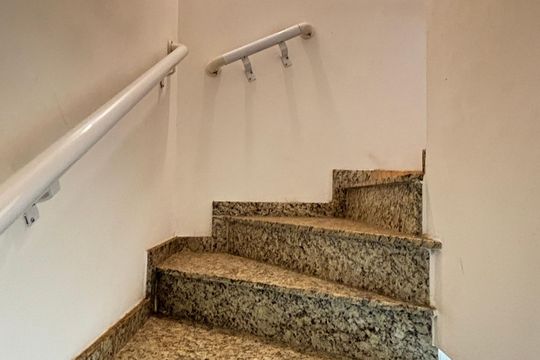 Escada de casa para alugar com 2 quartos, 113m² em Vila Assunção, Santo André