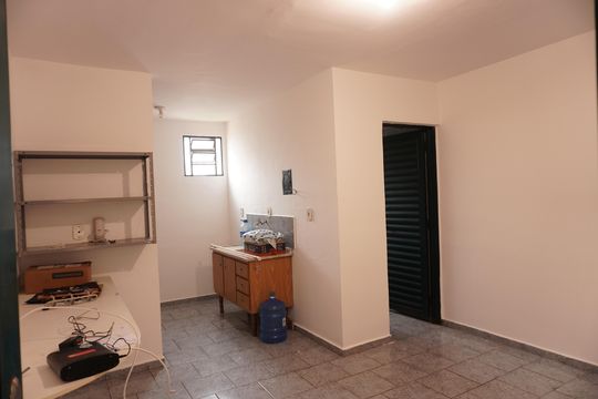 Sala integrada de kitnet/studio para alugar com 1 quarto, 30m² em Jardim Lutfalla, São Carlos