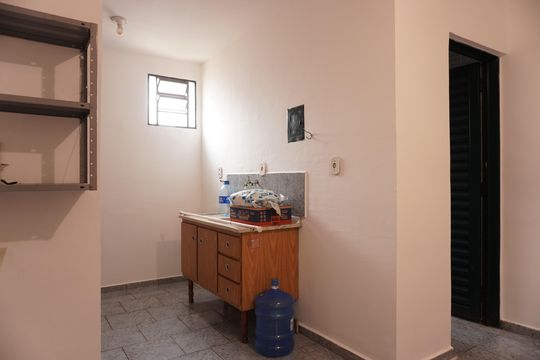 Sala integrada de kitnet/studio para alugar com 1 quarto, 30m² em Jardim Lutfalla, São Carlos
