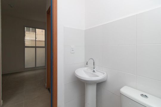 Banheiro de apartamento para alugar com 2 quartos, 42m² em Restinga, Porto Alegre