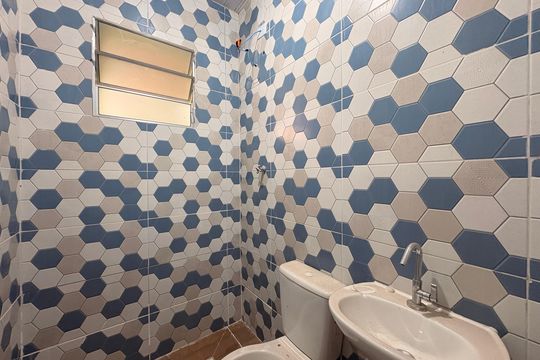 Banheiro casa 3 de casa à venda com 4 quartos, 182m² em Jardim das Maravilhas, Santo André