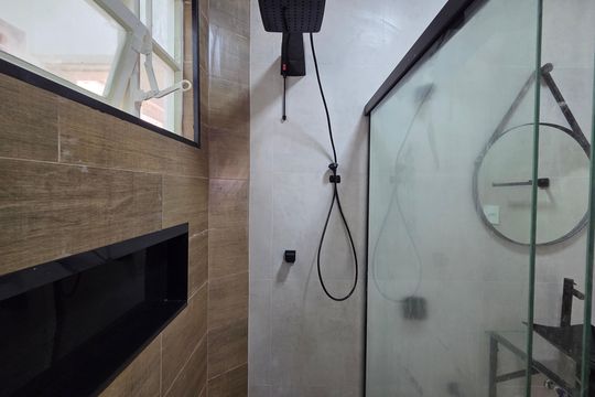 Banheiro de apartamento para alugar com 2 quartos, 60m² em Canto do Forte, Praia Grande
