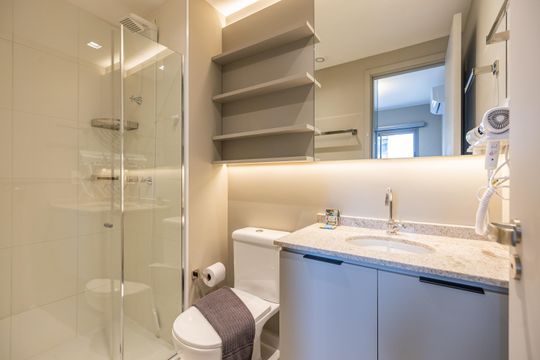 Banheiro de apartamento para alugar com 1 quarto, 30m² em Vila Nova Conceição, São Paulo