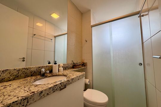 Banheiro Social de apartamento à venda com 2 quartos, 60m² em Curicica, Rio de Janeiro